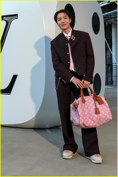 celebs at louis vuitton fashion show