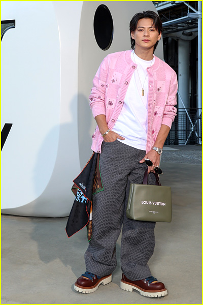 celebs at louis vuitton fashion show