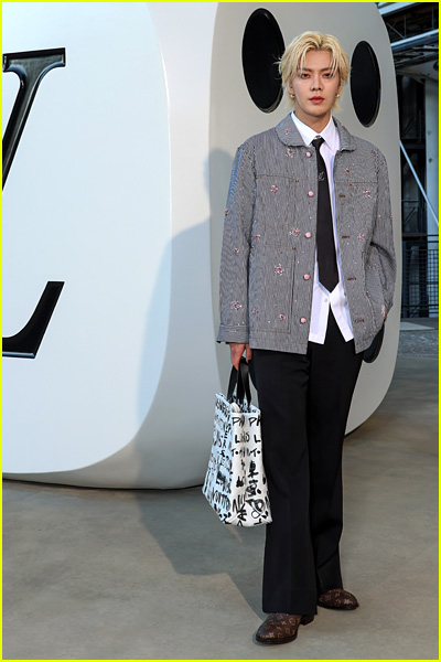 celebs at louis vuitton fashion show