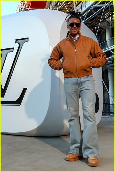 celebs at louis vuitton fashion show