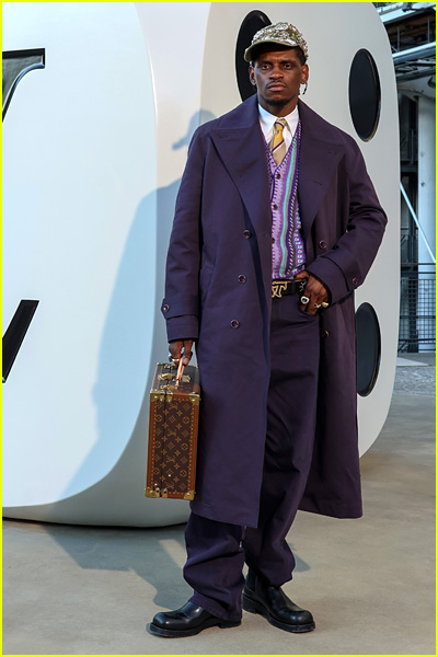 celebs at louis vuitton fashion show