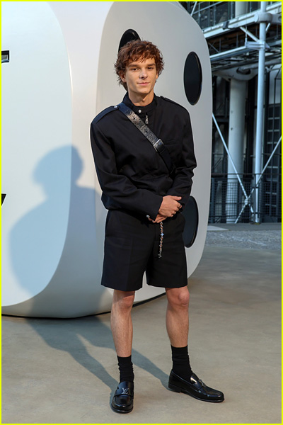 celebs at louis vuitton fashion show