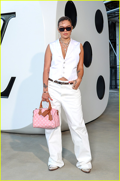 celebs at louis vuitton fashion show