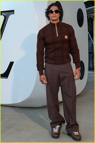 celebs at louis vuitton fashion show