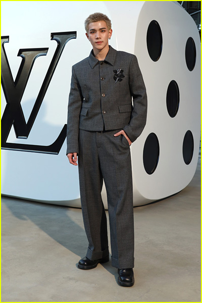 celebs at louis vuitton fashion show