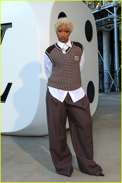 celebs at louis vuitton fashion show
