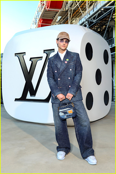 celebs at louis vuitton fashion show