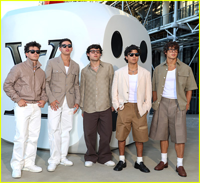 celebs at louis vuitton fashion show