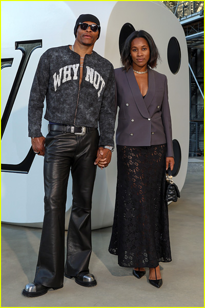 celebs at louis vuitton fashion show