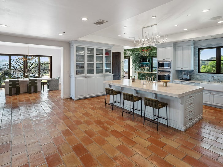 0625-Bella-Thorne-LA-Home-SUB-4