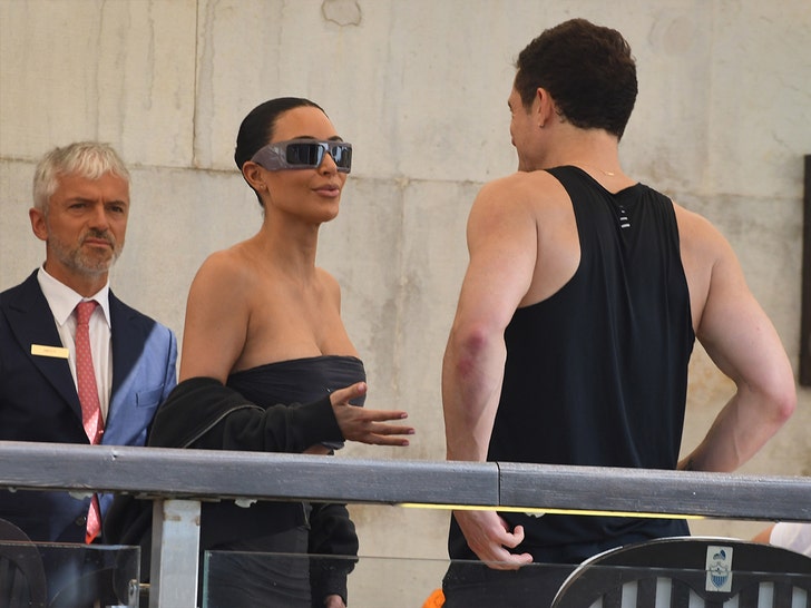 kim kardashian and orlando bloom arrive to venice for bezos wedding getty 1