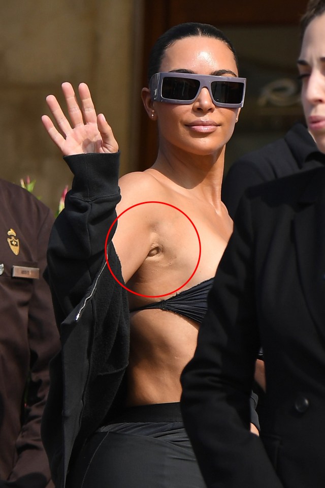 Kim Kardashian waving while arriving at a hotel in Venice.