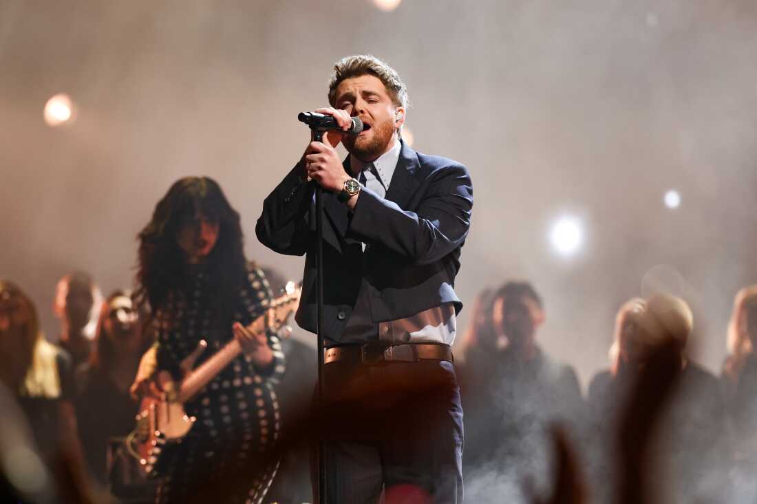 Alex Warren performs onstage at the 2025 American Music Awards.