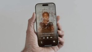 Apple iOS 26 to allow third-party music apps to display animated lock screen album art