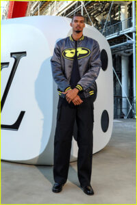 celebs at louis vuitton fashion show