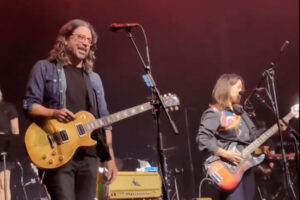 Dave Grohl Join Pixies Legend Kim Deal Onstage In London