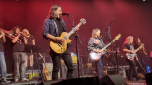 Dave Grohl Joins Kim Deal to Perform Pixies’ “Gigantic”