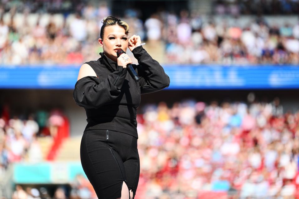 Lola Young performing at a concert.