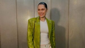 Jessie J reveals breast cancer diagnosis