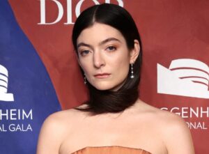 Lorde in Bikini Teases "Virgin in Ten Days" — Celebwell
