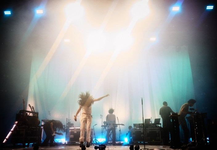 Lorde's Surprise Glastonbury Performance Of 'Virgin': Video