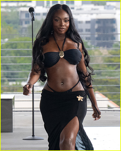 Jana Craig on the runway
