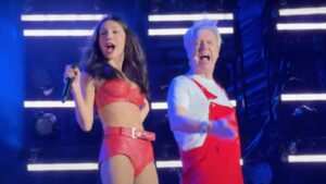 Olivia Rodrigo and David Byrne Perform "Burning Down the House" at Gov Ball