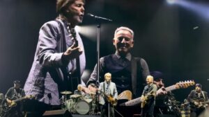 Paul McCartney Joins Bruce Springsteen in Liverpool for "Can't Buy Me Love"