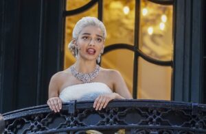 Rachel Zegler performed to crowds outside of the theater in her West End debut