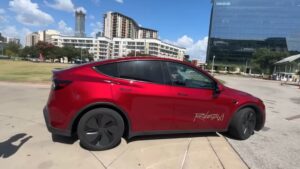 Robotaxi drops YouTubers into traffic and they can’t believe it