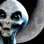 aliens-dark-side-of-the-moon
