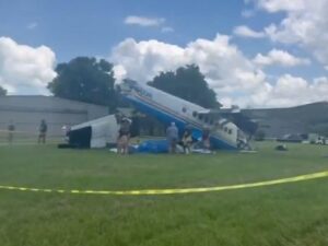 060825-plane-crash-primary