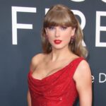 Taylor-Swift-at-the-67th-Annual-Grammy-Awards