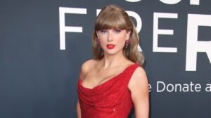 Taylor-Swift-at-the-67th-Annual-Grammy-Awards