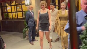 060125_taylor_swift_selena_gomez_kal