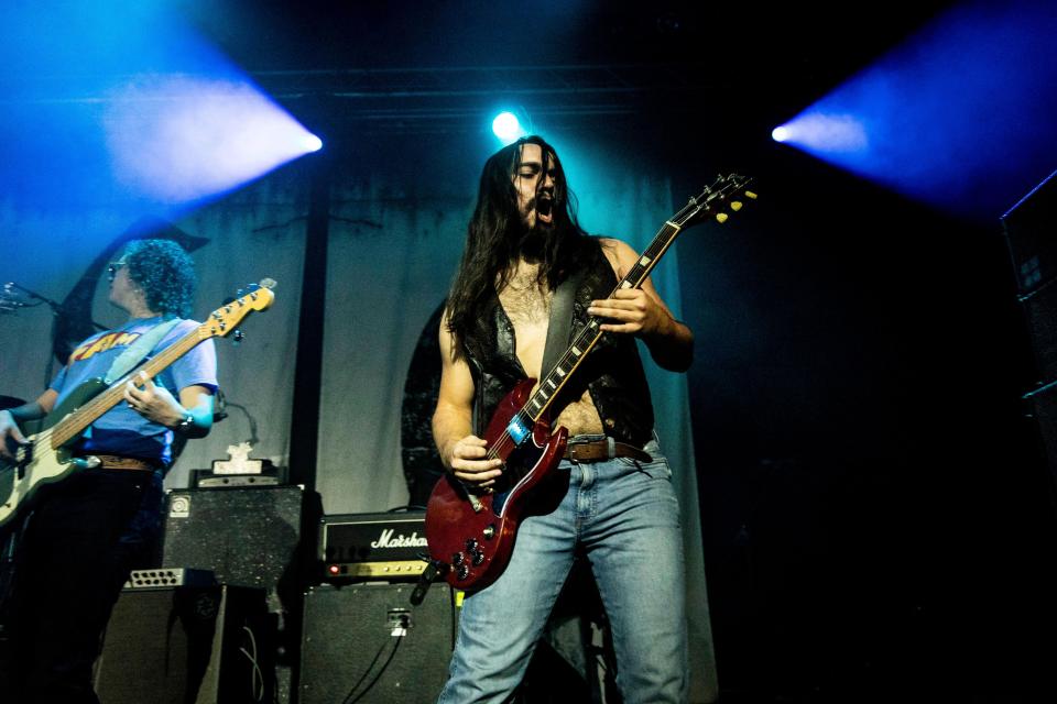 Georgia Thunderbolts performing live.