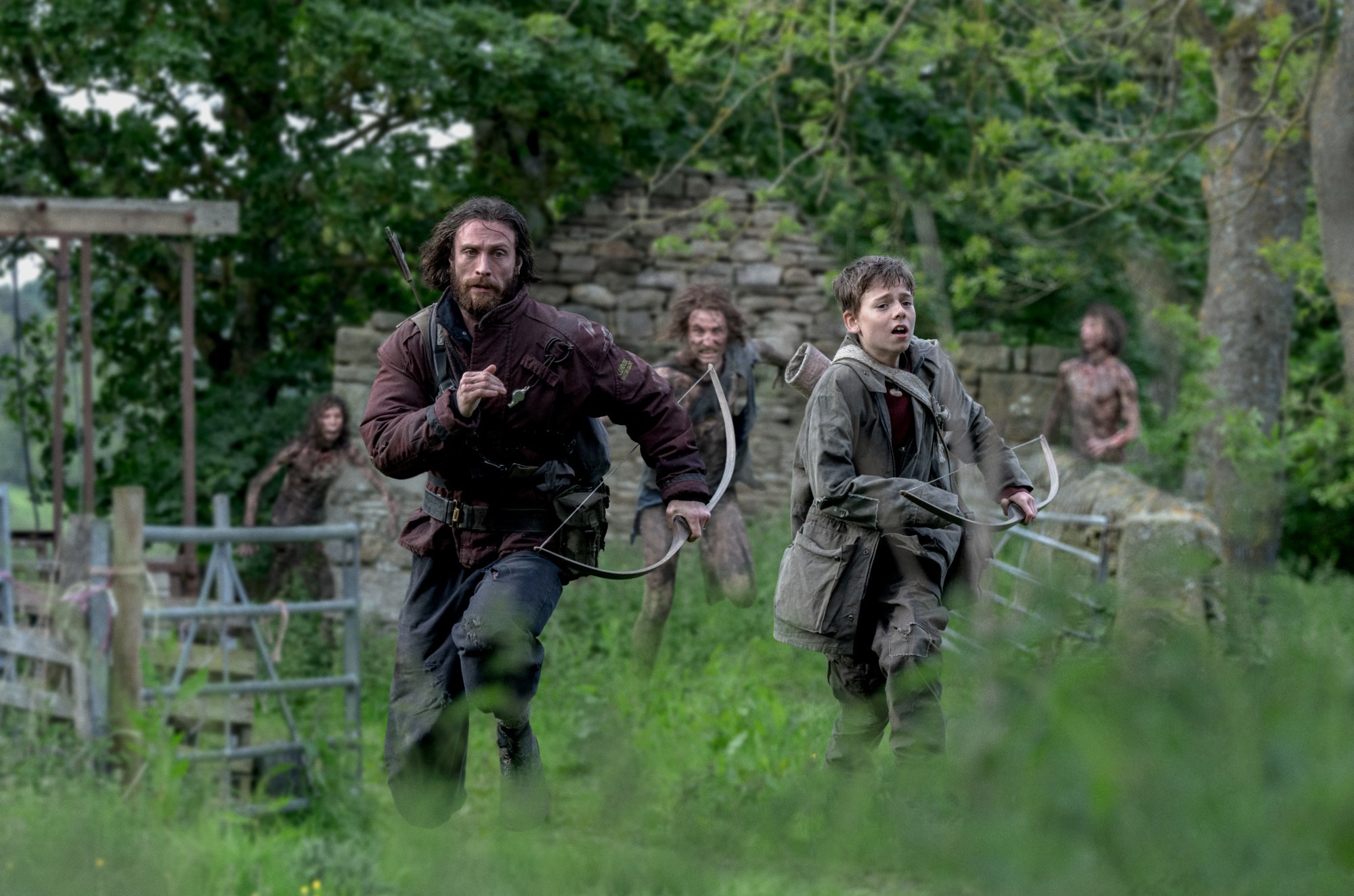 Father and son run from zombies in 28 Years Later