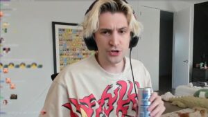 xQc claims Asmongold is “riding the hype train” by joining Kick for one reason