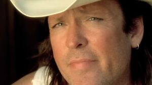 Michael Madsen in a cowboy hat in Kill Bill