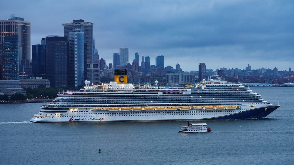 Carnaval Venezia Cruise Naving em Manhattan