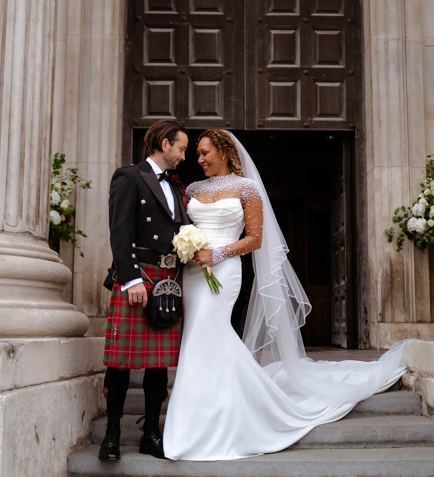 Wedding couple posing on steps.