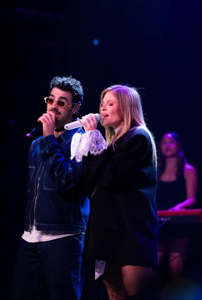 Joe Jomas and Luísa Sonza performing in New York at Irving Plaza on Thursday, June 19