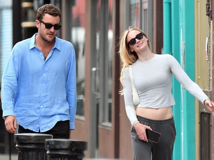 0710-Sophie-Turner-PDA-Boyfriend-SUB-4