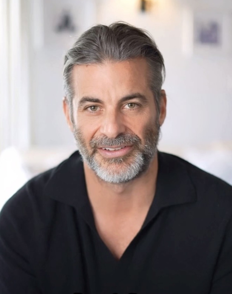 Headshot of Jim Curtis, Jennifer Aniston's boyfriend.