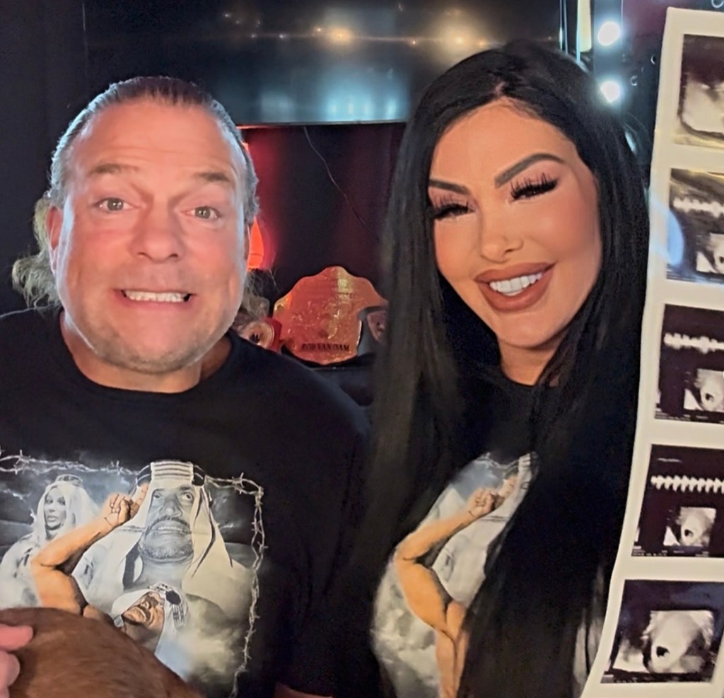 wwe-icon-and-wife-expecting-twins