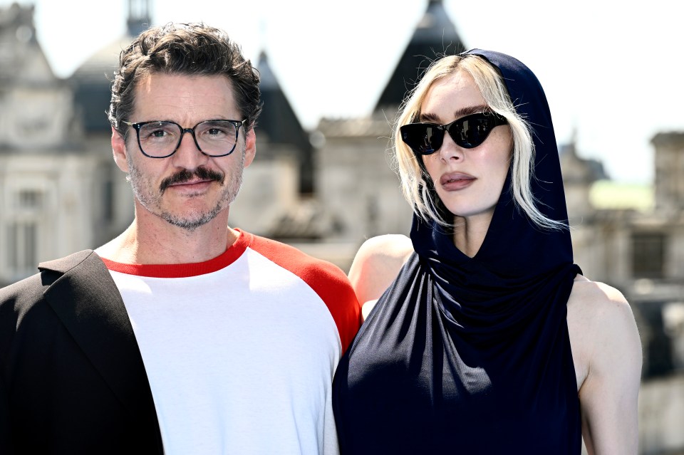 Pedro Pascal e Vanessa Kirby em uma fotocall.