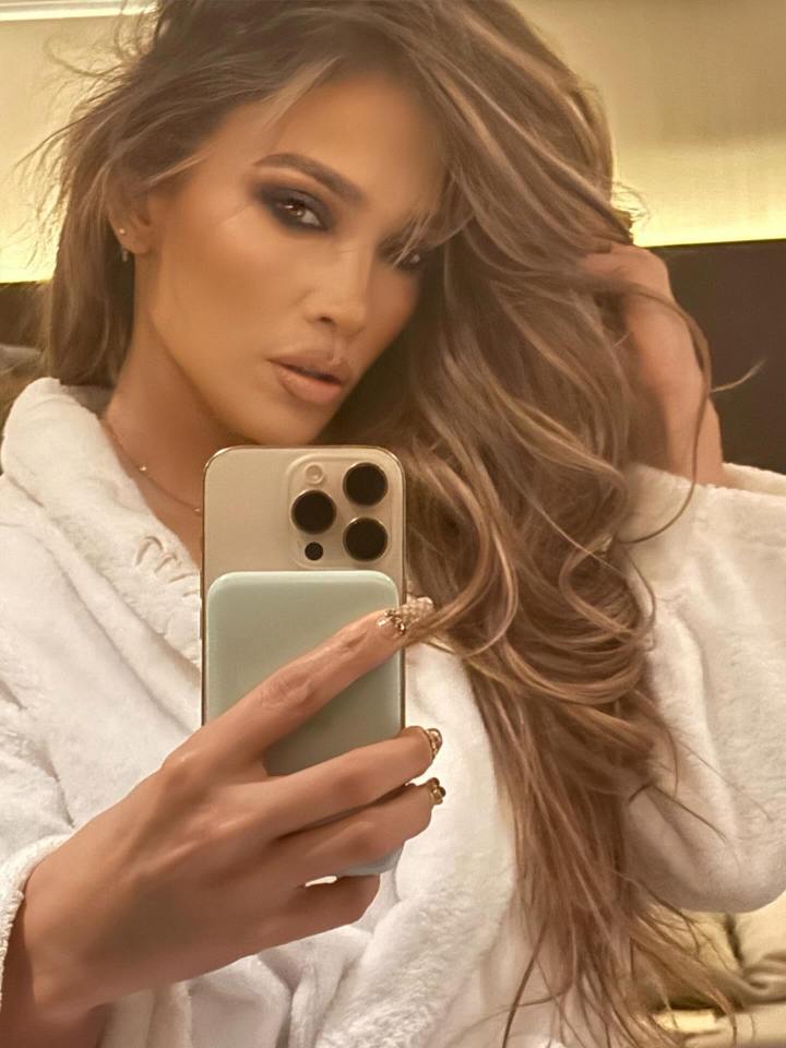 Jennifer Lopez taking a selfie.