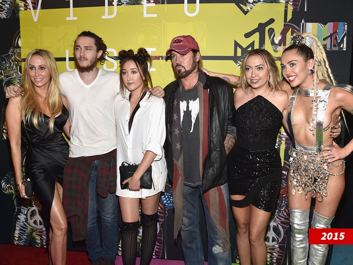 Braison Cyrus and Billy Ray Cyrus and family