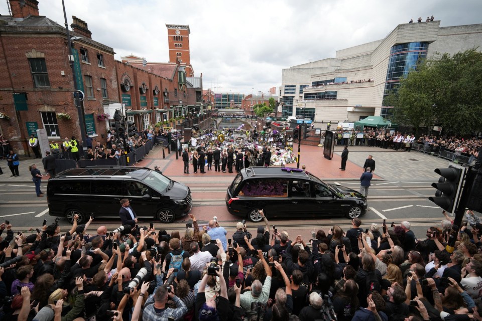 BIRMINGHAM, ENGLAND - JULY 30: Sharon Osbourne, Jack Osbourne, Kelly Osbourne and Aimee Osbourne view tributes to the late Ozzy Osbourne from fans at Black Sabbath Bench and Bridge as his funeral cortege travels through his home city of Birmingham on July 30, 2025 in Birmingham, England. The Black Sabbath frontman passed away on July 22nd at the age of 76. His death occurred just a little over two weeks after his final live performance at the 'Back to the Beginning' concert in his hometown of Birmingham. (Photo by Christopher Furlong/Getty Images)