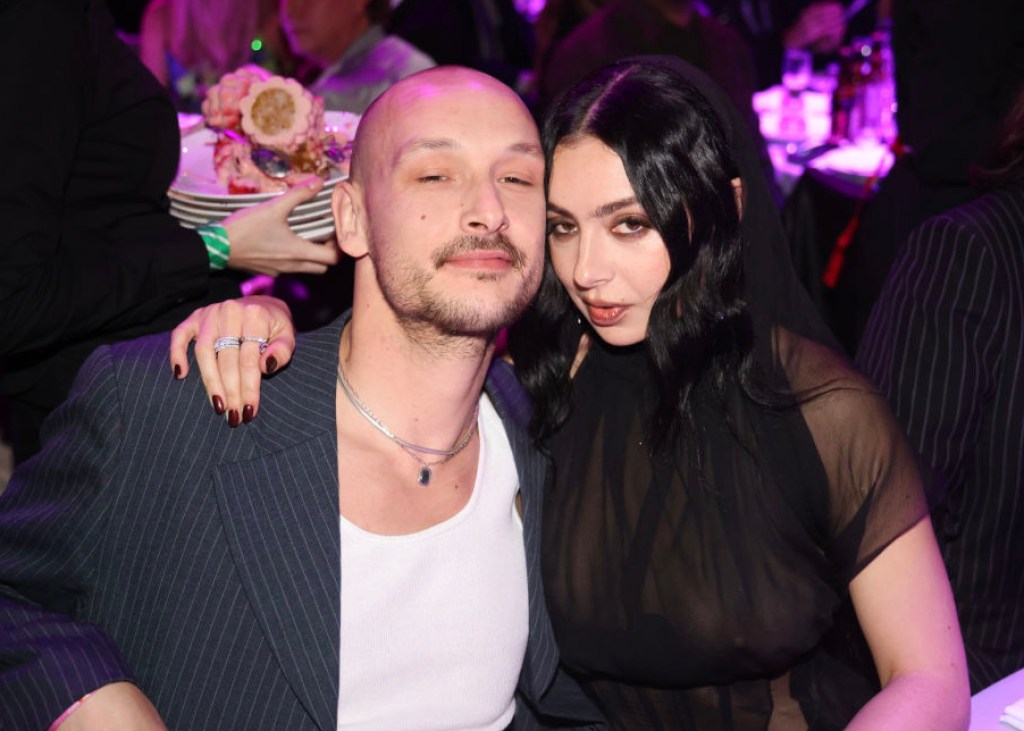 Charli-XCX-Confirms-matrimonio a Rockstar-See-the Wedding-Photos